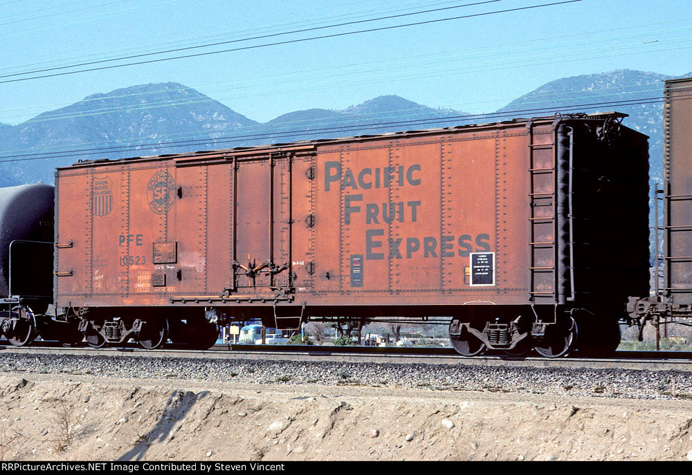 Pacific Fruit Express iced reefer PFE #10523